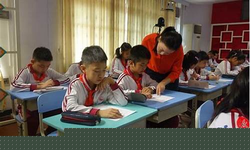 數(shù)學(xué)課堂上如何引導(dǎo)學(xué)生進(jìn)行小組討論？