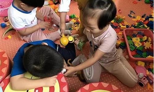孩子在幼兒園搶玩具怎么教育？