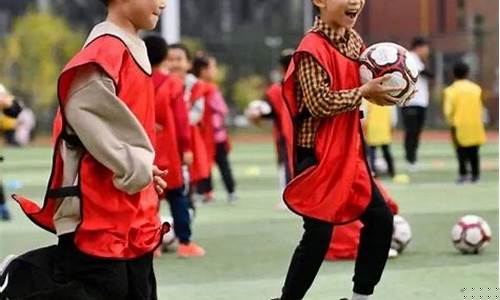 孩子在體育美術學習中遇到困難，家長和老師如何協(xié)作解決？