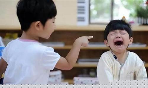 二年級孩子在學(xué)校受欺負(fù)了怎么辦？