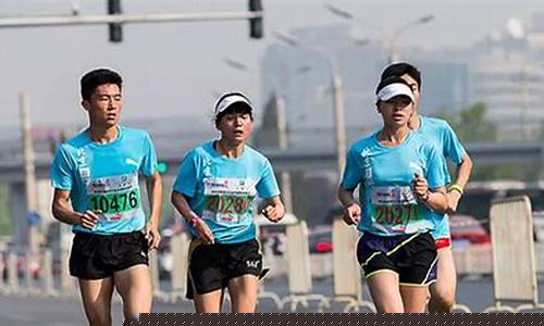 田徑中的中長跑呼吸節(jié)奏怎樣把握？