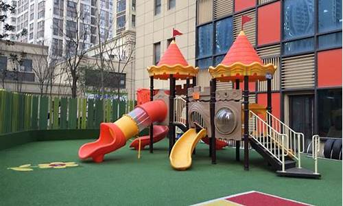 幼兒園的戶外活動(dòng)場地安全嗎？