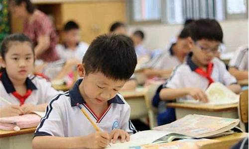 孩子在四年級(jí)學(xué)習(xí)中遇到挫折，家長(zhǎng)該怎么鼓勵(lì)？