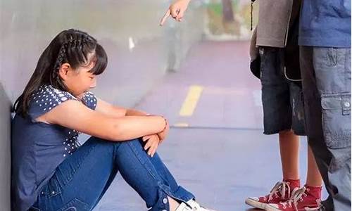 初二孩子在學校被欺負了家長該怎么做？