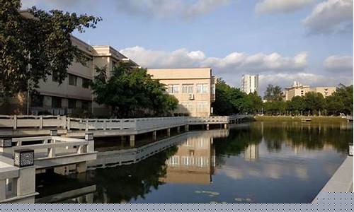 大學(xué)的校園環(huán)境怎么樣？