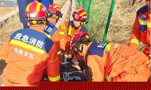 石頭入塘為何會閃爍火光？
