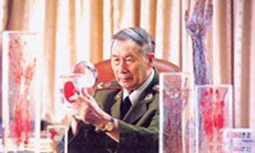 鐘世鎮(zhèn)是否對(duì)虛擬人報(bào)道的真實(shí)性提出了質(zhì)疑？