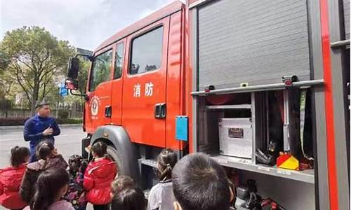 消防隊(duì)如何利用云梯解救被風(fēng)箏線(xiàn)困住的小鳥(niǎo)？