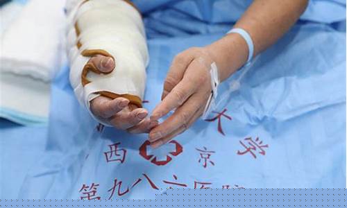 世界首例前臂移植手術(shù)是何時(shí)完成的？